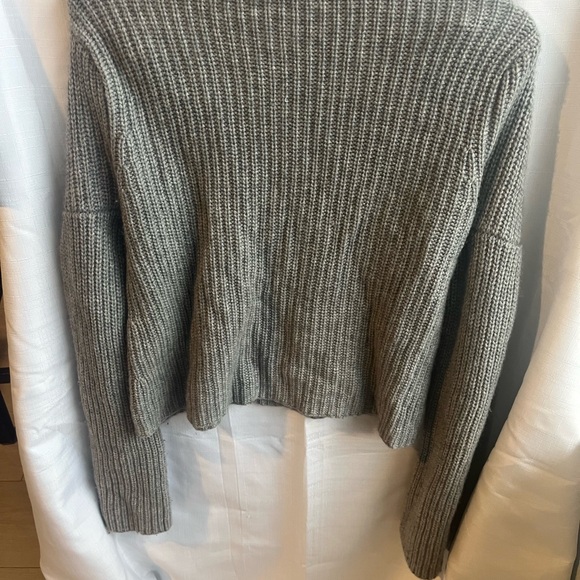 Autumn Cashmere Gray Crew Neck Sweater with cute‎ ruffle sleeves - Picture 5 of 9